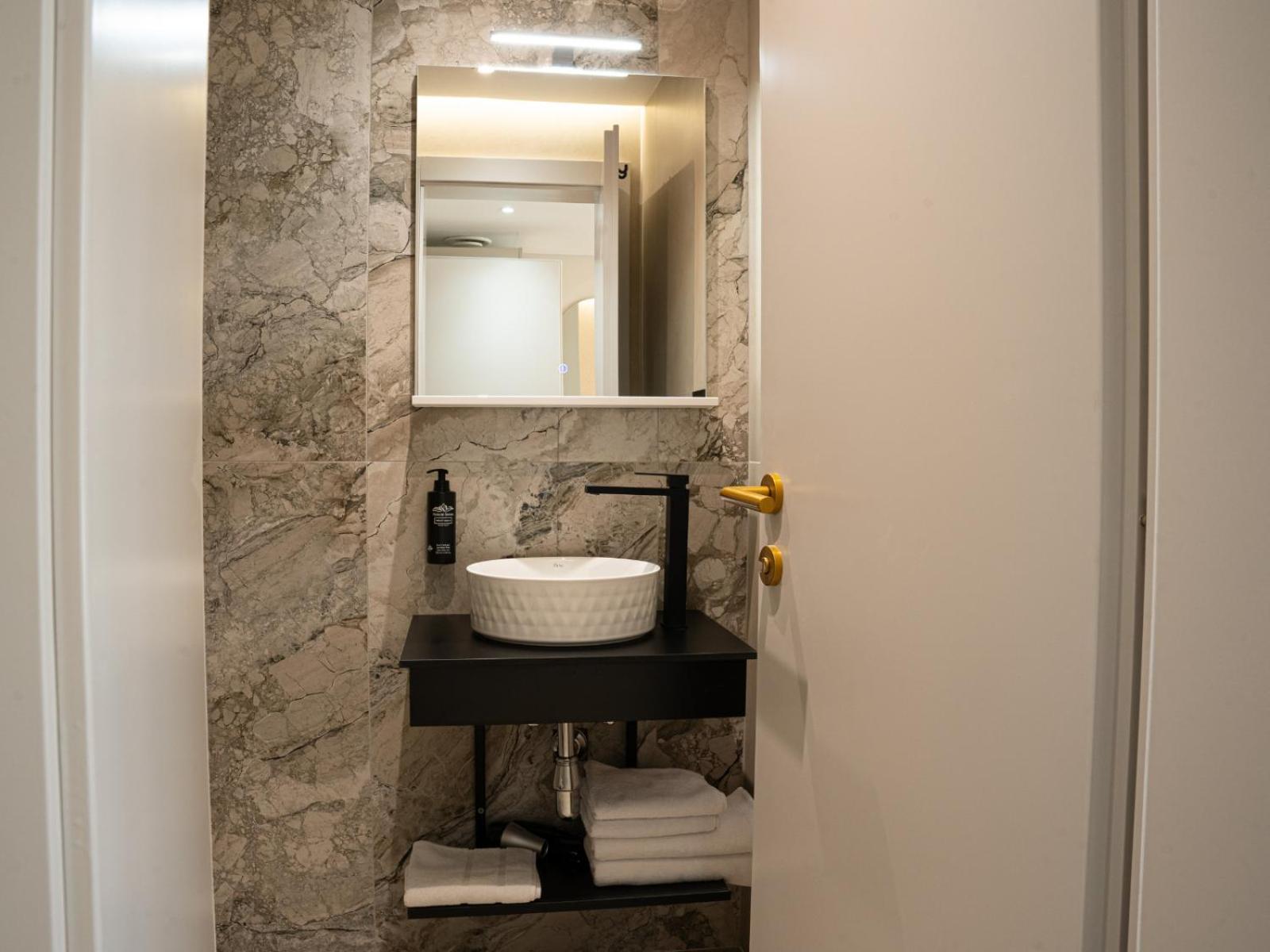 Lala Hotel Босанска Крупа Екстериор снимка
